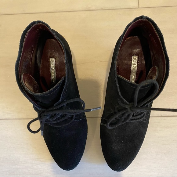 Bcbgeneration Black Suede Heeled Booties Ankle Boots Women's - Picture 2 of 7